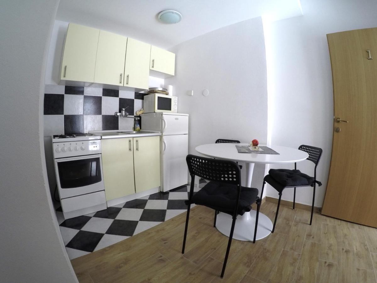 Peach Apartment'S Repic Bibinje Esterno foto